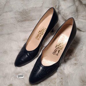 Salvatore Ferragamo Navy pump sz 7